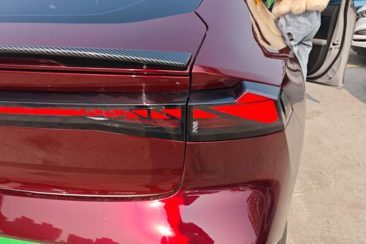 Used CHANGAN UNI-V 2022 1.5T Prestige Version Right Rear Taillight