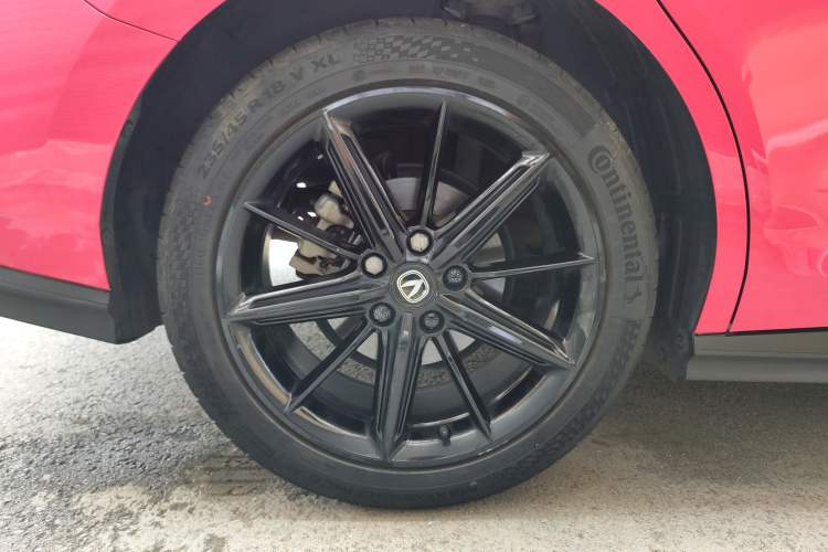 Used CHANGAN UNI-V 2022 1.5T Smart Navigation Version Right Rear Wheel Hub