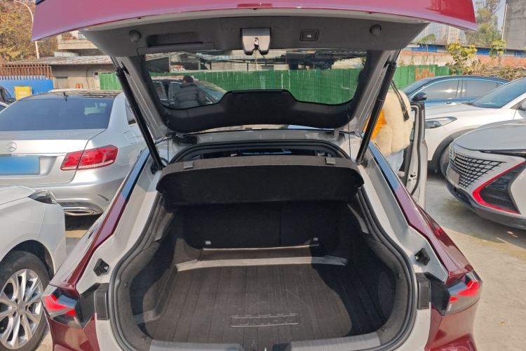 Used CHANGAN UNI-V 2022 1.5T Prestige Version Trunk