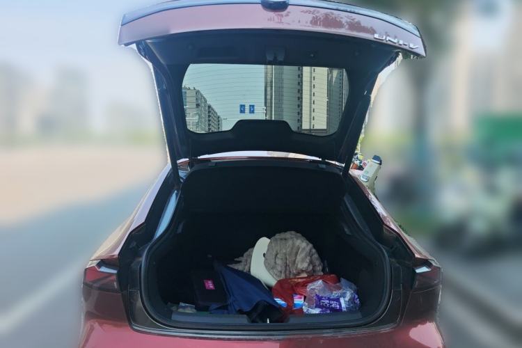 Used CHANGAN UNI-V 2022 1.5T Smart Navigation Version Trunk