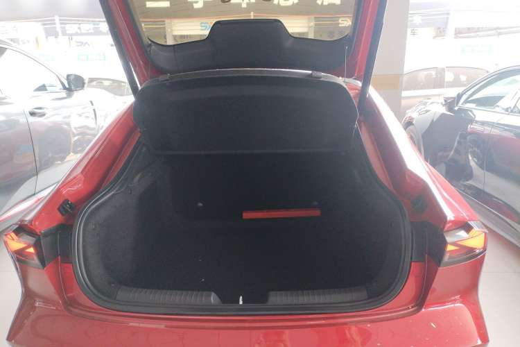 Used CHANGAN UNI-V 2022 1.5T Prestige Version Trunk