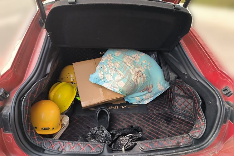 Used CHANGAN UNI-V 2022 1.5T Sport Edition Trunk