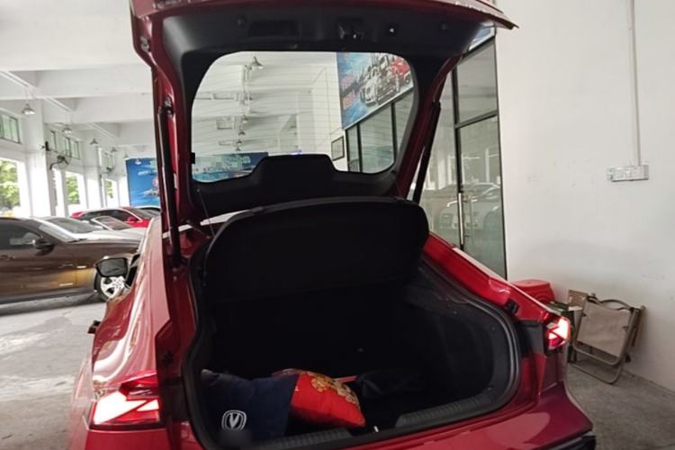 Used CHANGAN UNI-V 2022 1.5T Sport Edition Trunk