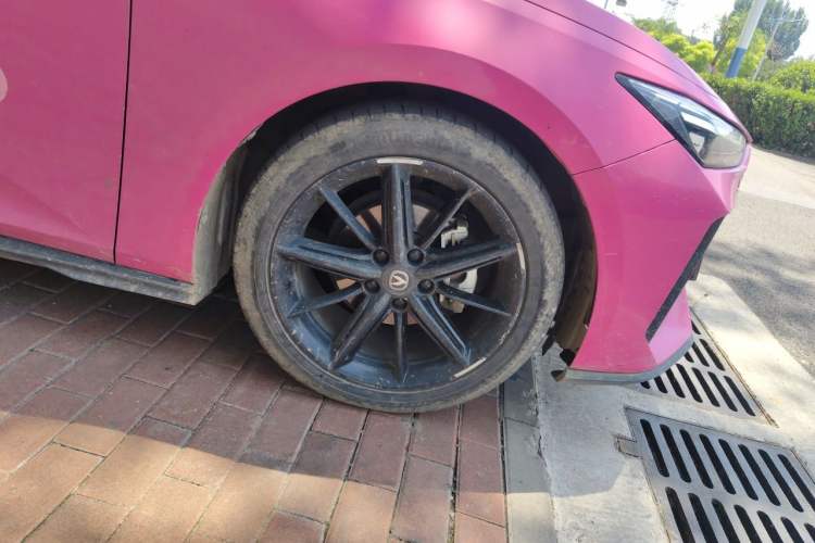Used CHANGAN UNI-V 2022 1.5T Prestige Version Right Front Wheel Hub