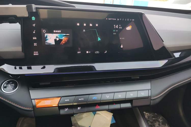 Used CHANGAN UNI-V 2022 1.5T Prestige Version Audio And AC Panel