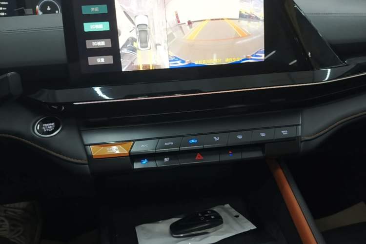 Used CHANGAN UNI-V 2022 1.5T Prestige Version Audio And AC Panel