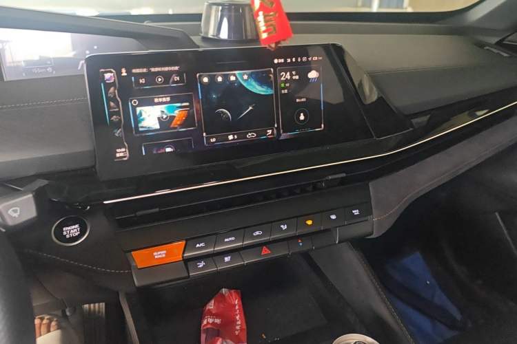 Used CHANGAN UNI-V 2022 1.5T Sport Edition Audio And AC Panel
