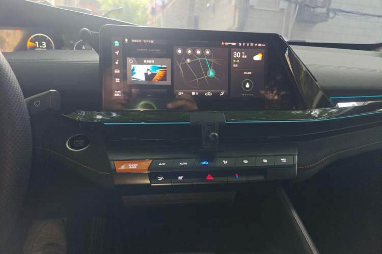 Used CHANGAN UNI-V 2022 1.5T Sport Edition Audio And AC Panel