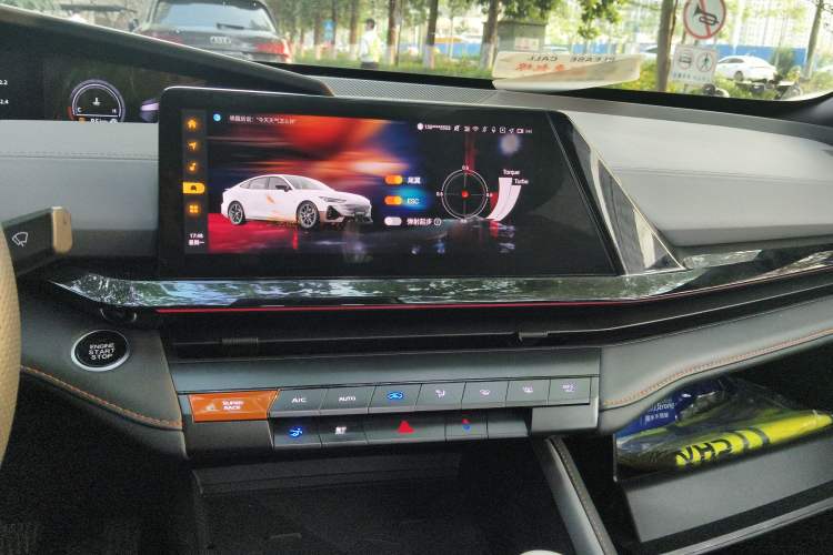 Used CHANGAN UNI-V 2022 1.5T Prestige Version Audio And AC Panel