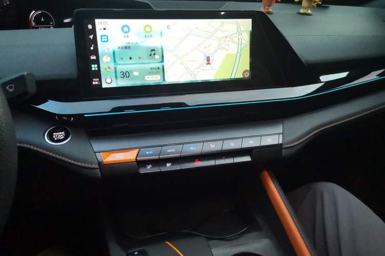 Used CHANGAN UNI-V 2022 1.5T Prestige Version Audio And AC Panel