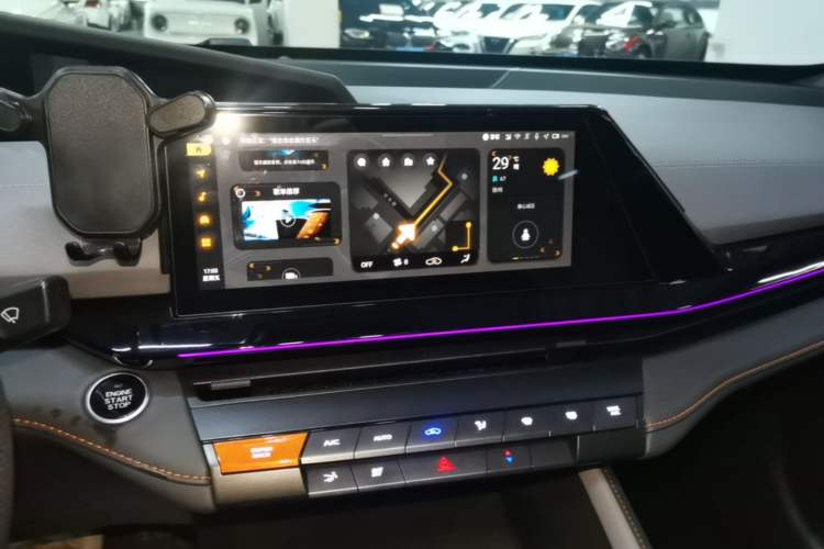 Used CHANGAN UNI-V 2022 1.5T Prestige Version Audio And AC Panel