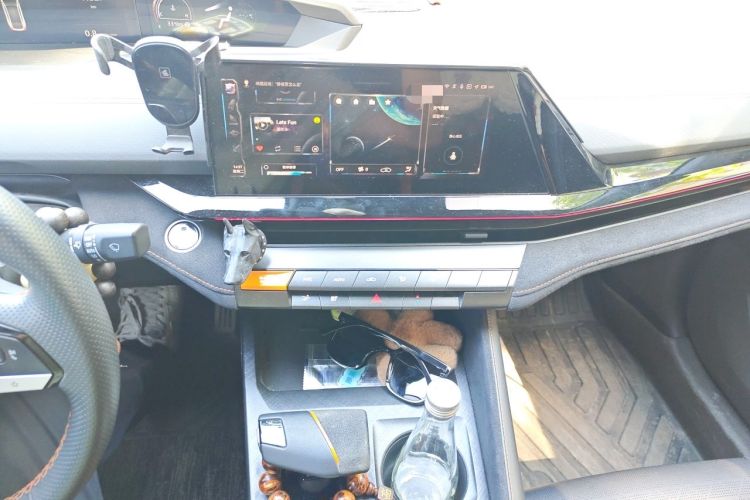 Used CHANGAN UNI-V 2022 2.0T Leading-Speed Edition Audio And AC Panel