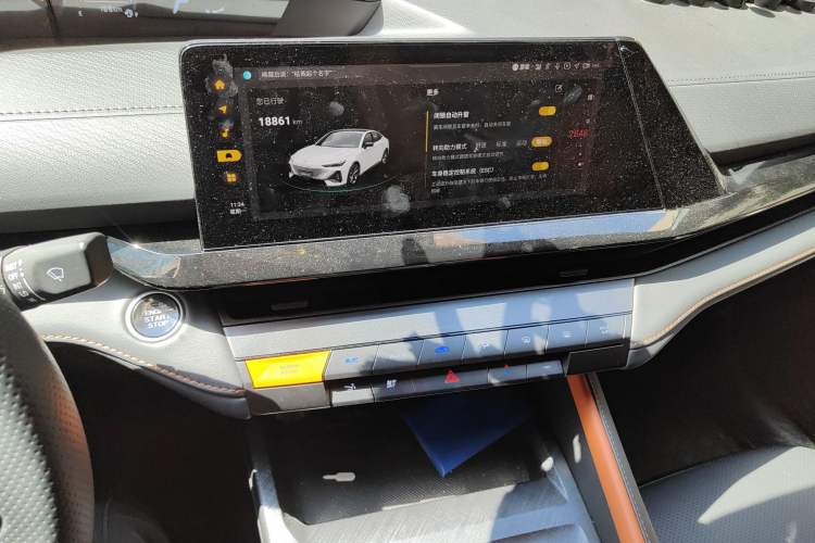 Used CHANGAN UNI-V 2022 1.5T Prestige Version Audio And AC Panel