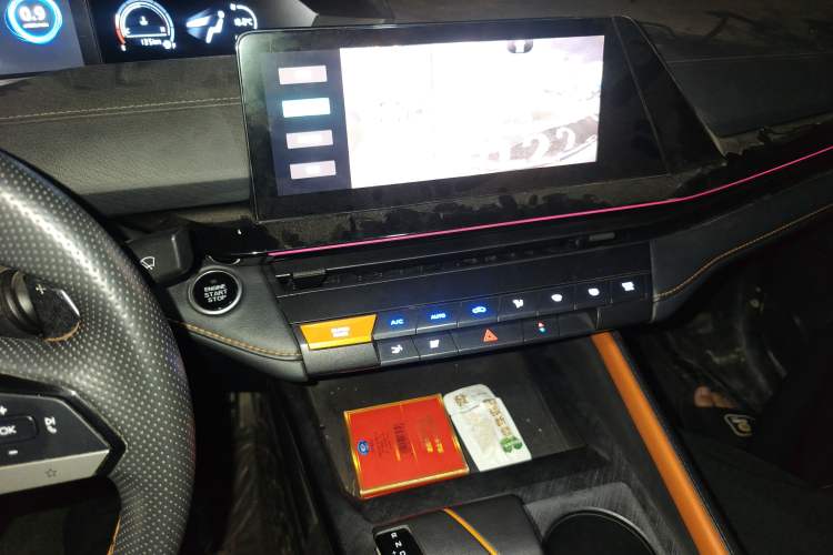 Used CHANGAN UNI-V 2022 1.5T Prestige Version Audio And AC Panel