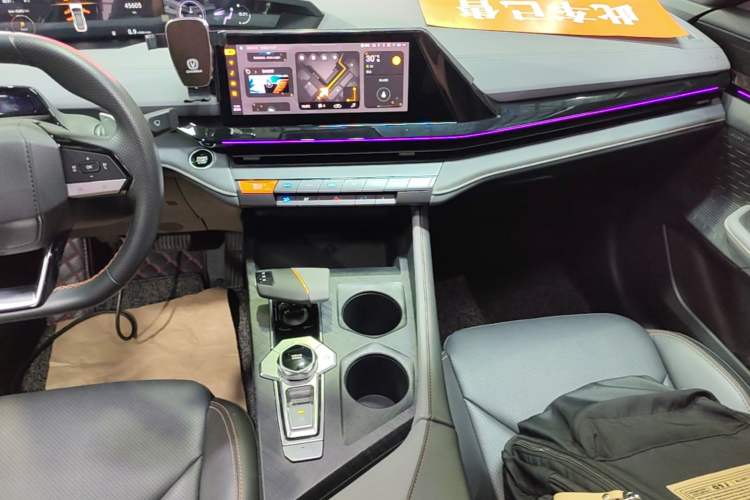 Used CHANGAN UNI-V 2022 1.5T Prestige Version Audio And AC Panel