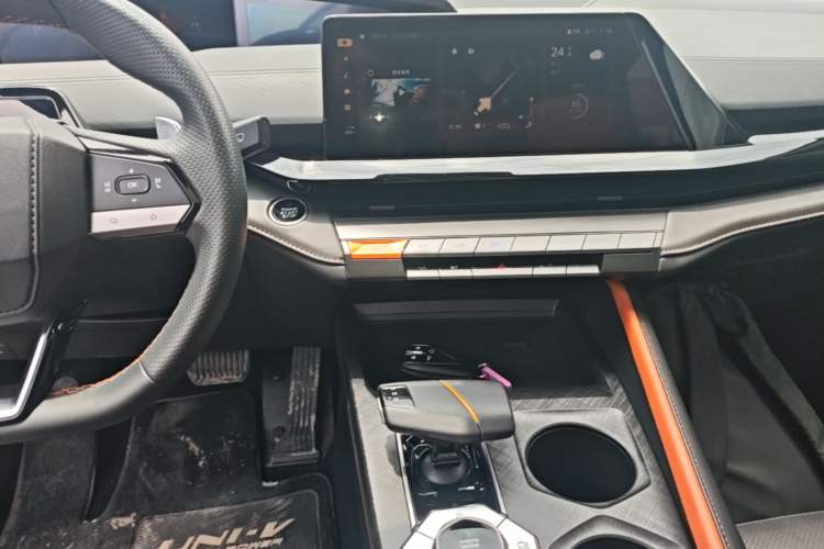 Used CHANGAN UNI-V 2022 1.5T Prestige Version Audio And AC Panel