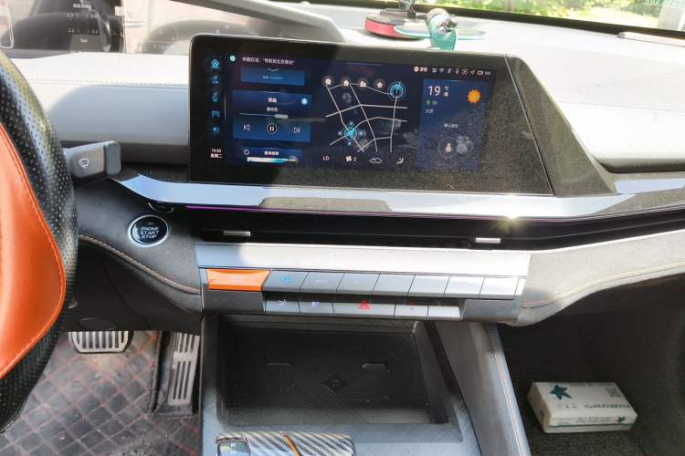 Used CHANGAN UNI-V 2022 1.5T Sport Edition Audio And AC Panel