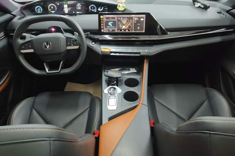 Used CHANGAN UNI-V 2022 1.5T Prestige Version Center Console
