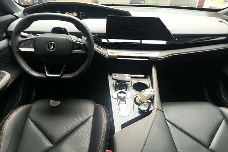 Used CHANGAN UNI-V 2022 1.5T Prestige Version Center Console