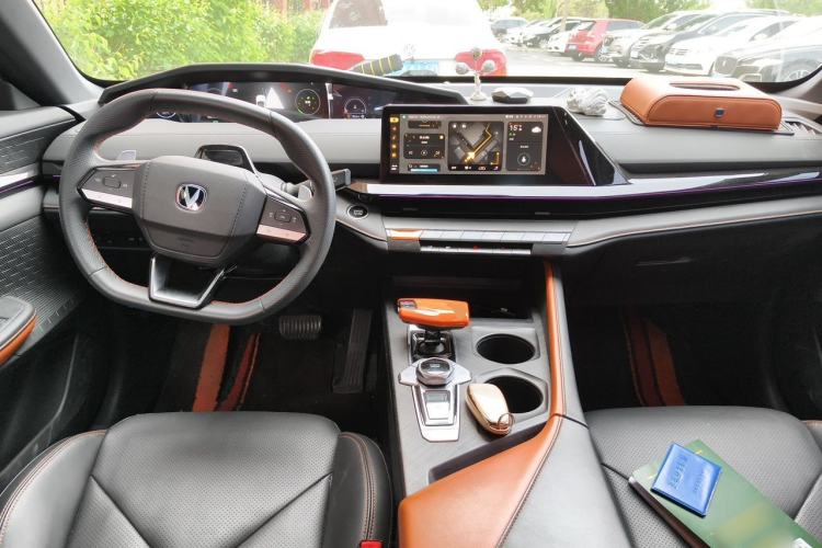 Used CHANGAN UNI-V 2022 1.5T Prestige Version Center Console