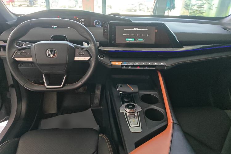 Used CHANGAN UNI-V 2022 1.5T Prestige Version Center Console