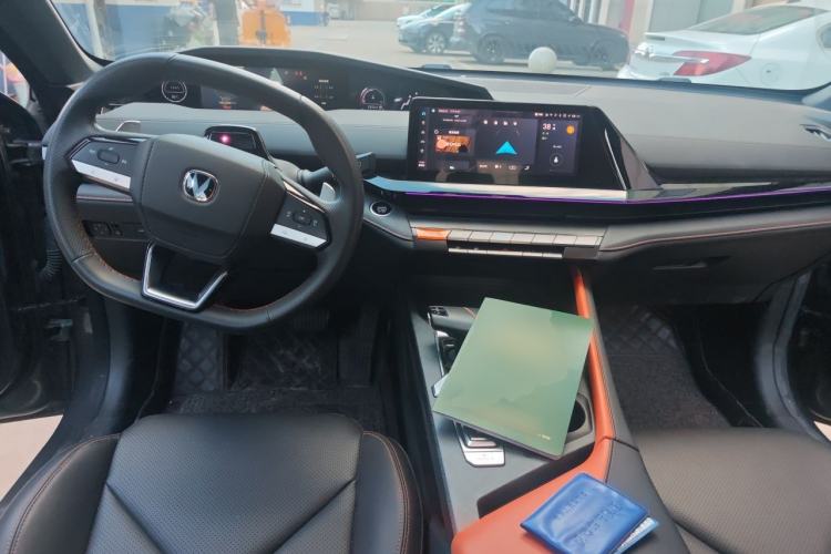 Used CHANGAN UNI-V 2022 1.5T Prestige Version Center Console
