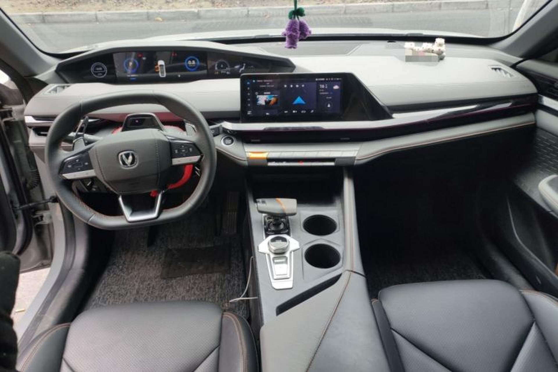 Used CHANGAN UNI-V 2022 1.5T Prestige Version Center Console