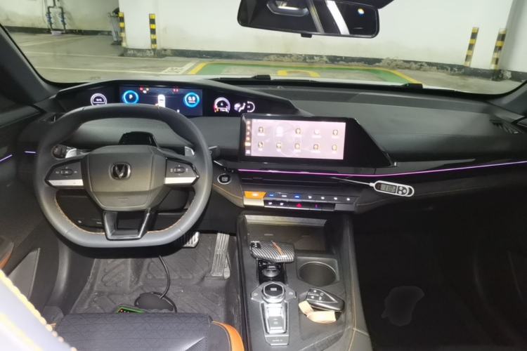 Used CHANGAN UNI-V 2022 2.0T Leading-Speed Edition Center Console