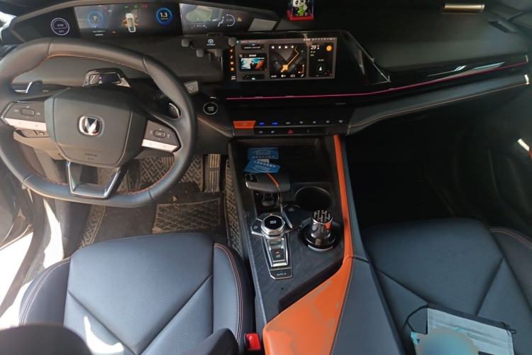 Used CHANGAN UNI-V 2022 1.5T Prestige Version Center Console