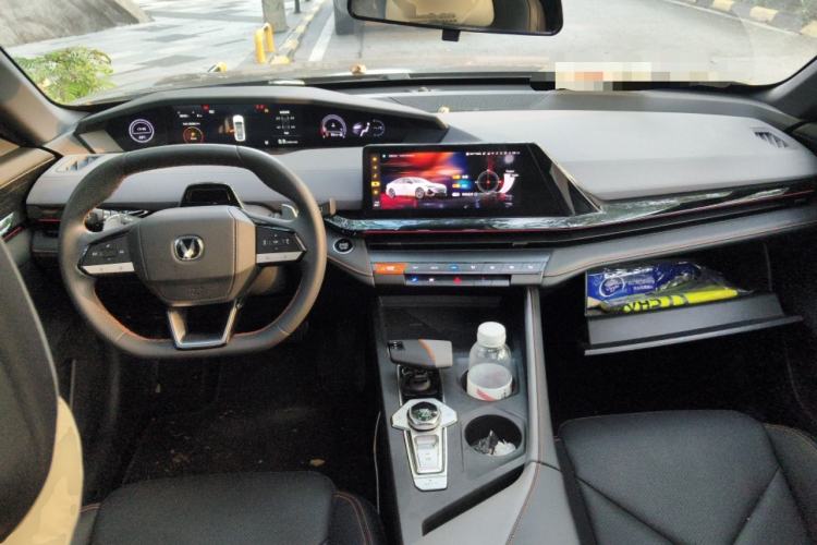 Used CHANGAN UNI-V 2022 1.5T Prestige Version Center Console