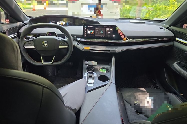 Used CHANGAN UNI-V 2022 1.5T Prestige Version Center Console