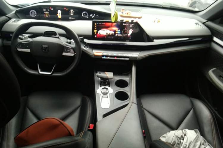 Used CHANGAN UNI-V 2022 1.5T Prestige Version Center Console