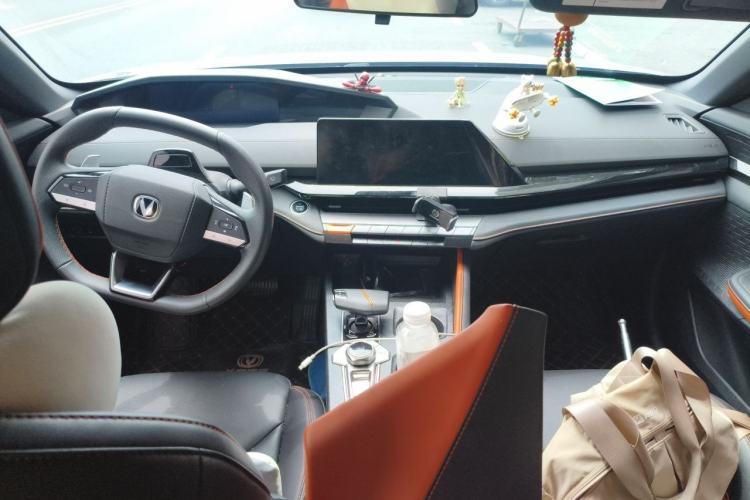 Used CHANGAN UNI-V 2022 1.5T Prestige Version Center Console