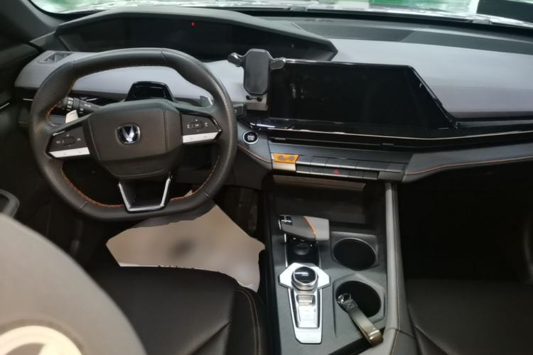 Used CHANGAN UNI-V 2022 1.5T Prestige Version Center Console