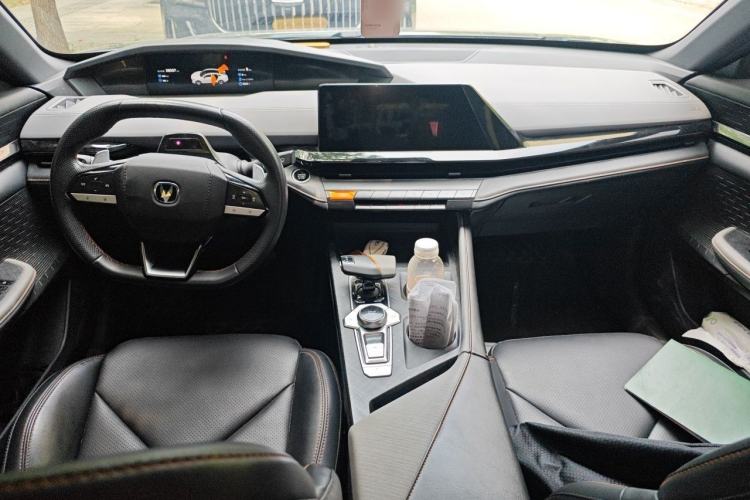 Used CHANGAN UNI-V 2022 1.5T Prestige Version Center Console