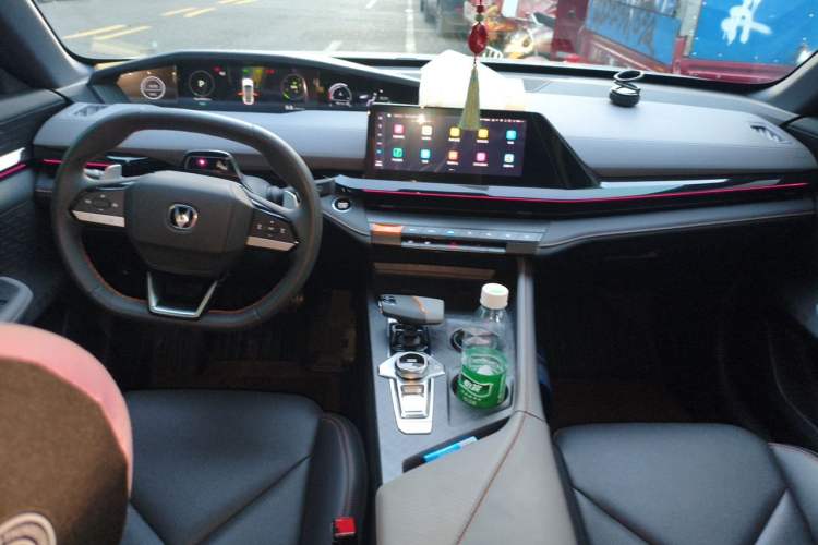 Used CHANGAN UNI-V 2022 1.5T Prestige Version Center Console