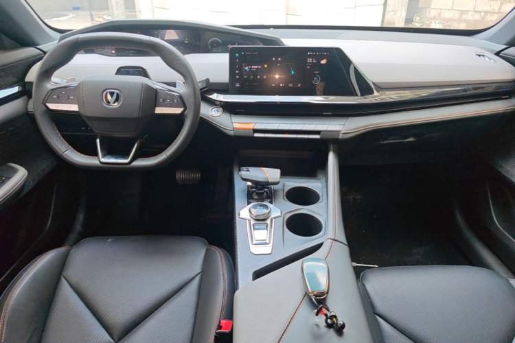 Used CHANGAN UNI-V 2022 1.5T Prestige Version Center Console