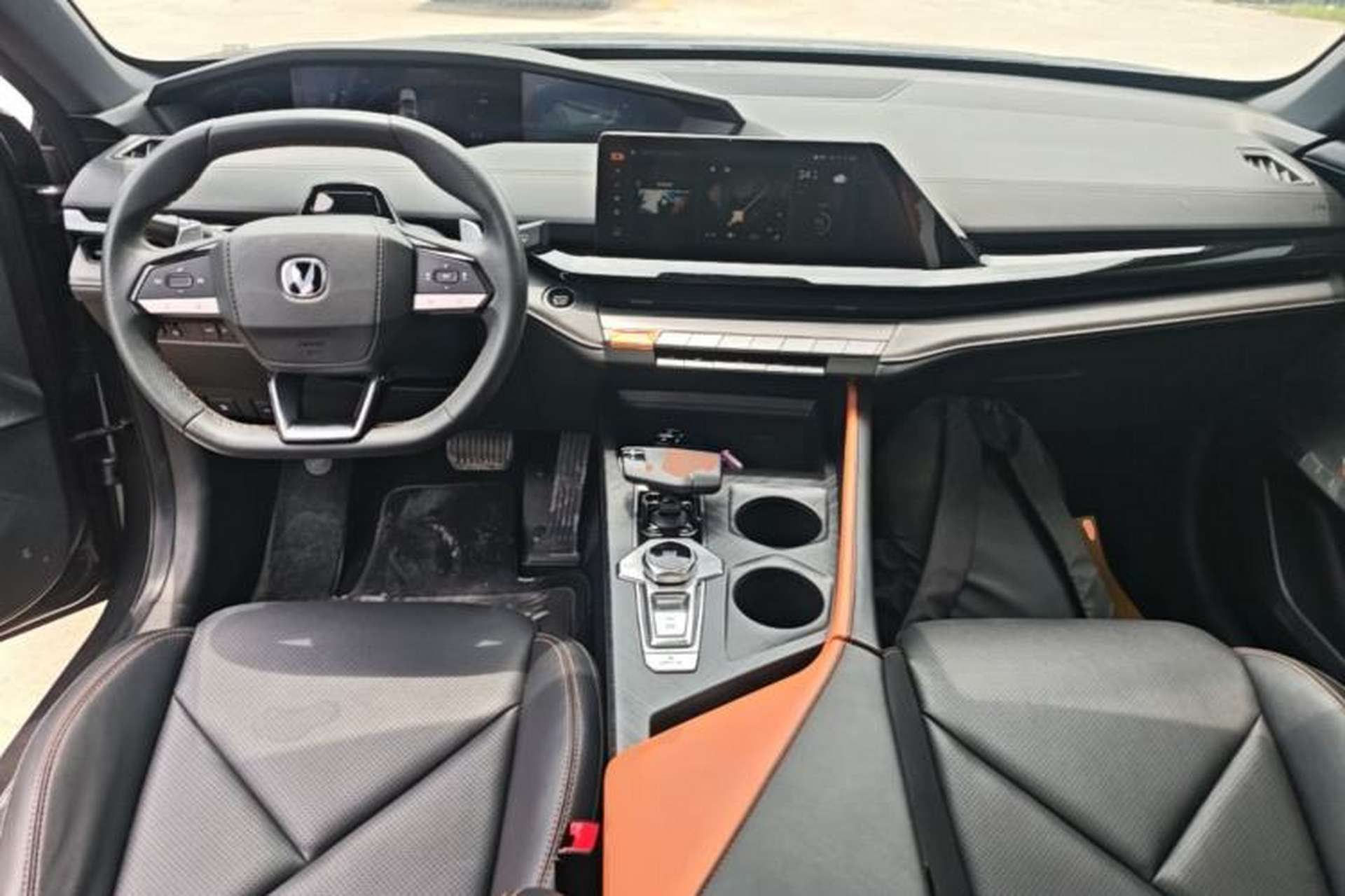 Used CHANGAN UNI-V 2022 1.5T Prestige Version Center Console