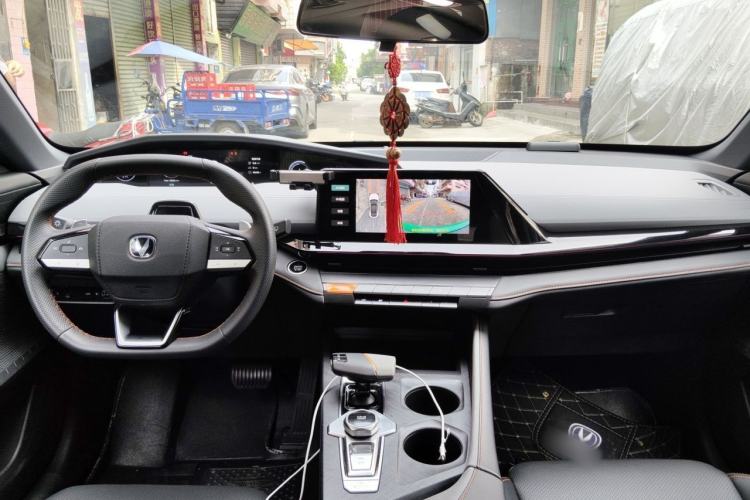 Used CHANGAN UNI-V 2022 1.5T Prestige Version Center Console