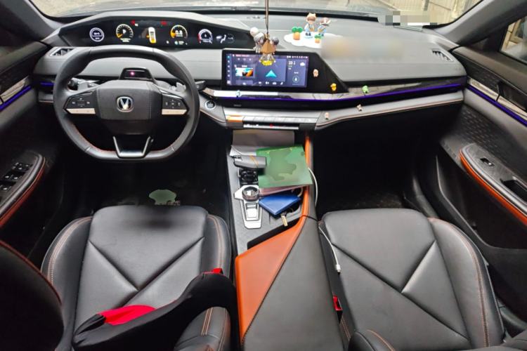 Used CHANGAN UNI-V 2022 1.5T Prestige Version Center Console