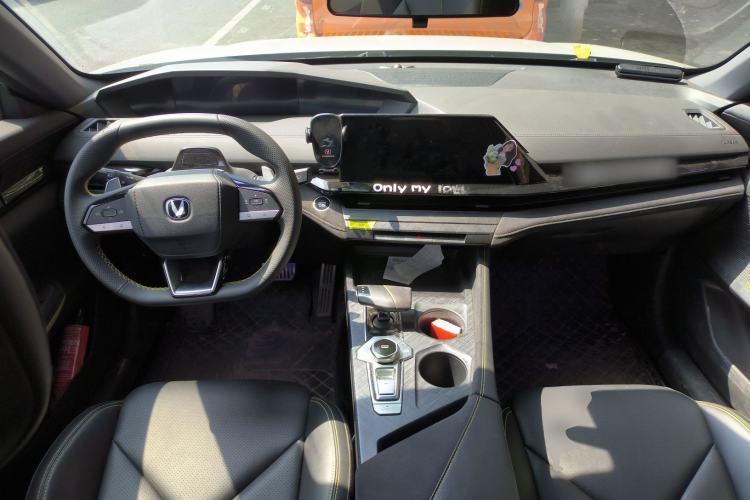 Used CHANGAN UNI-V 2022 1.5T Sport Edition Center Console