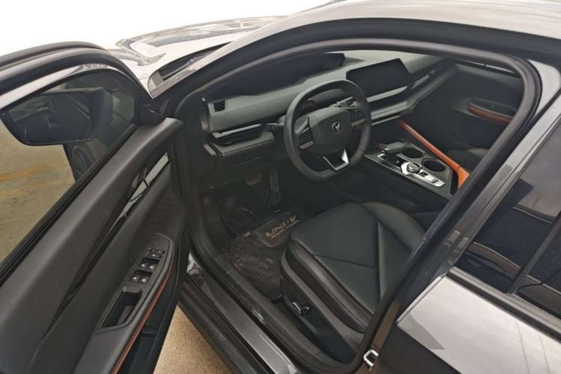 Used CHANGAN UNI-V 2022 1.5T Prestige Version Driver Seat