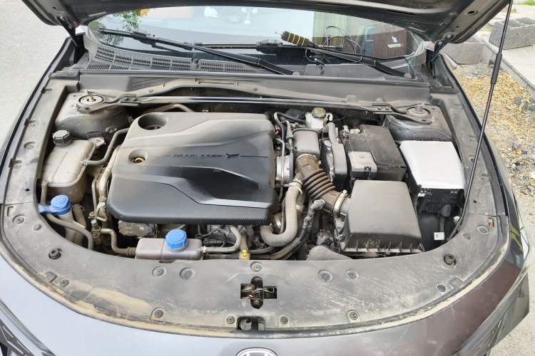 Used CHANGAN UNI-V 2022 1.5T Prestige Version Engine Bay