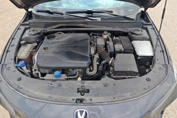 Used CHANGAN UNI-V 2022 1.5T Prestige Version Engine Bay