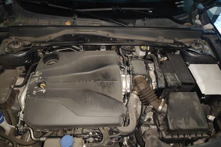 Used CHANGAN UNI-V 2022 1.5T Prestige Version Engine Bay