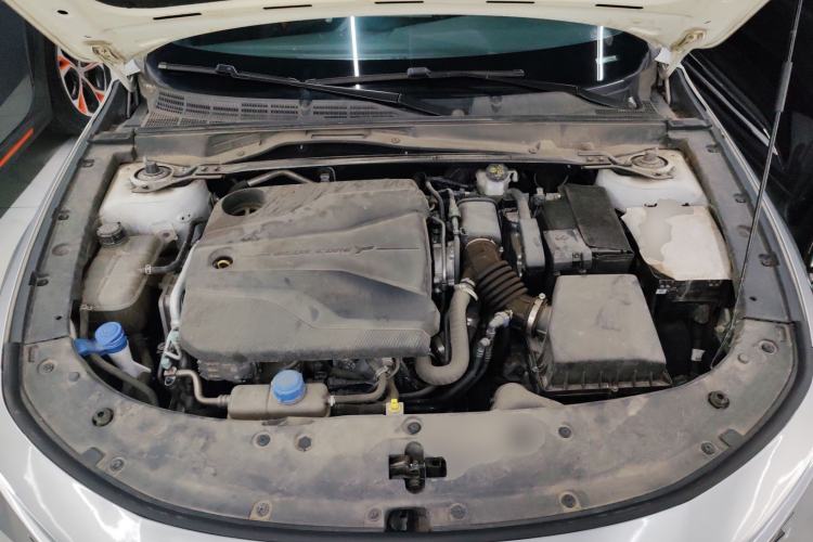 Used CHANGAN UNI-V 2022 1.5T Prestige Version Engine Bay