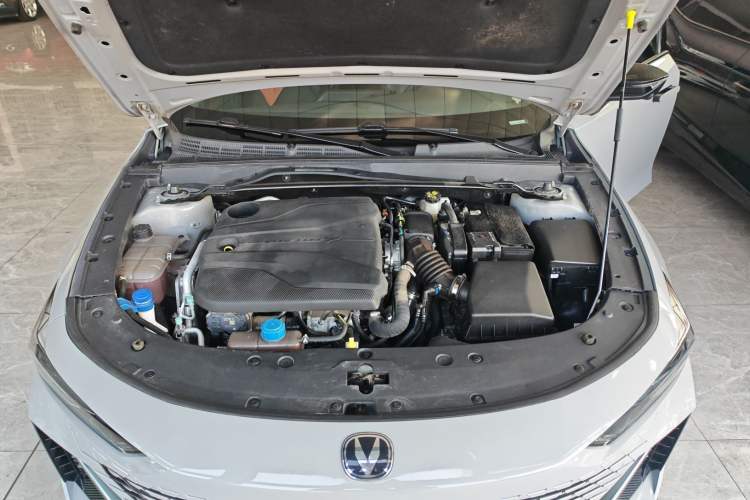 Used CHANGAN UNI-V 2022 1.5T Prestige Version Engine Bay