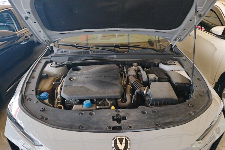 Used CHANGAN UNI-V 2022 1.5T Prestige Version Engine Bay