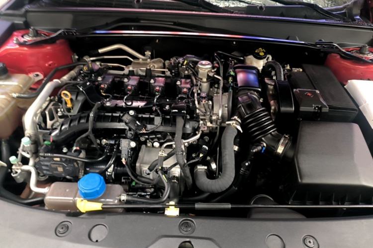 Used CHANGAN UNI-V 2022 1.5T Prestige Version Engine Bay