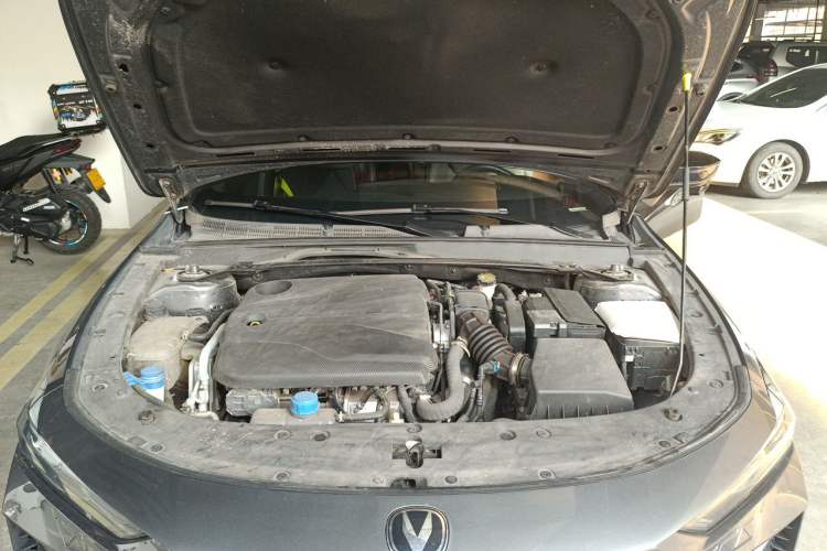 Used CHANGAN UNI-V 2022 1.5T Sport Edition Engine Bay